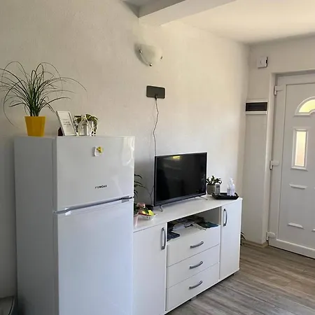 Rural Ante Apartment *